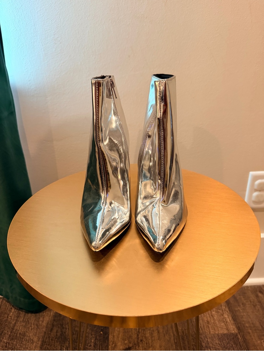Source Unknown Shiny Silver Pointed Toe Ankle Boots